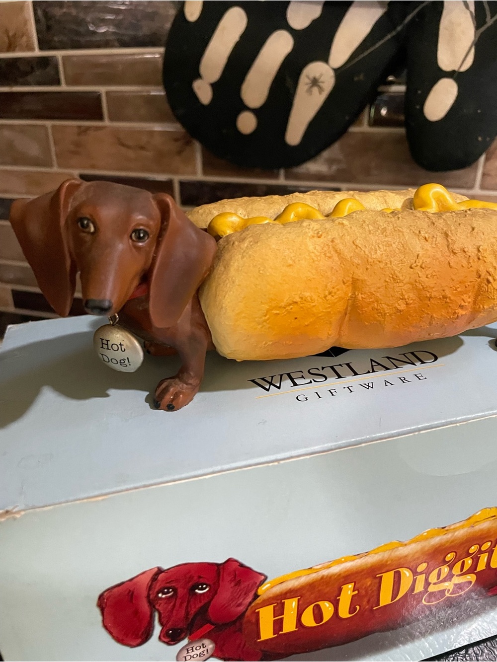 Westland Giftware “Hot Diggity!” Dachshund Figurine with Original Box